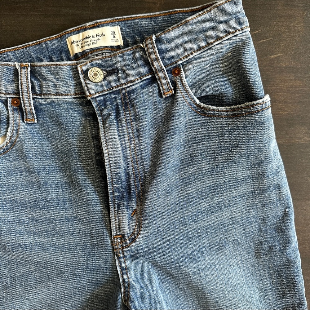 Abercrombie 90’s Slim Straight Ultra High Rise